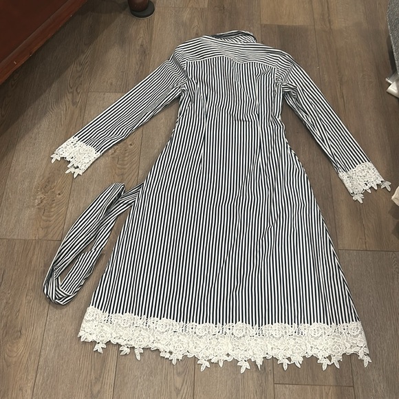 Dainty Jewells Navy Striped Button Down Dress with Pockets and Belt Size Small - Picture 5 of 5